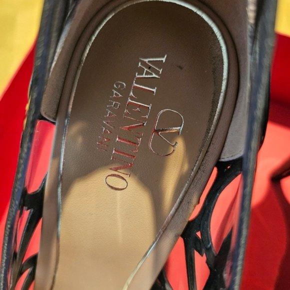 Valentino VLogo 90 Vinyl & Patent Pump - Picture 4 of 6